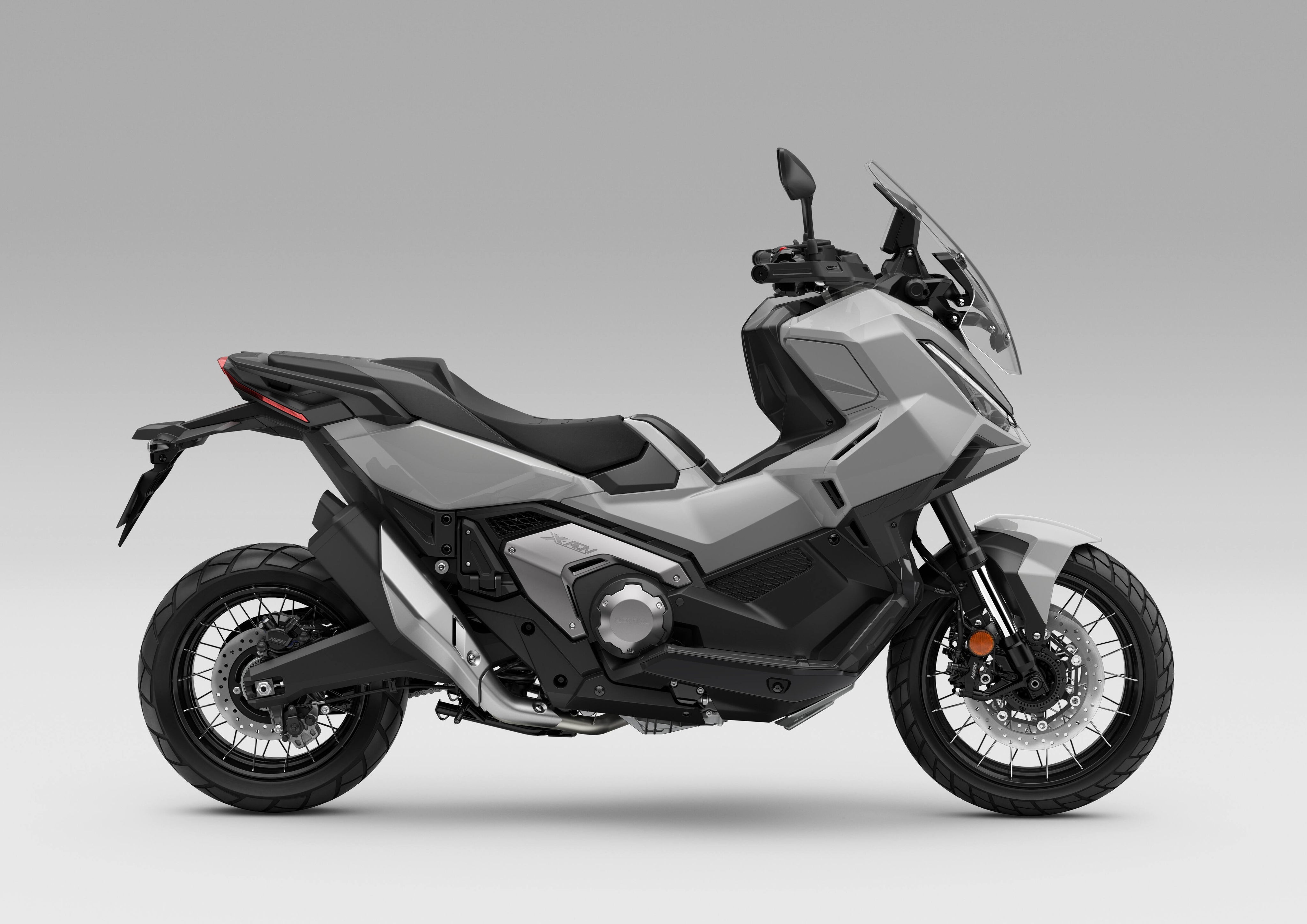 Honda X-ADV 750 2027 in Pearl Deep Mud Grey (NH-C47P), zijaanzicht